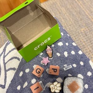 Bundle of gibbits for crocs